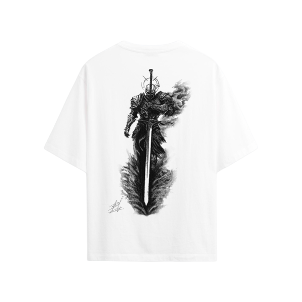 Camiseta Oversize Blanca – Guerrero de la Espada Oscura